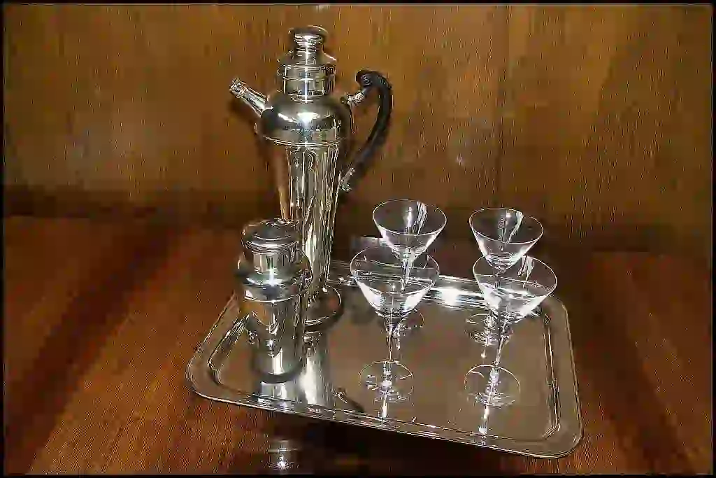 art deco cocktail shaker and cocktail glasses