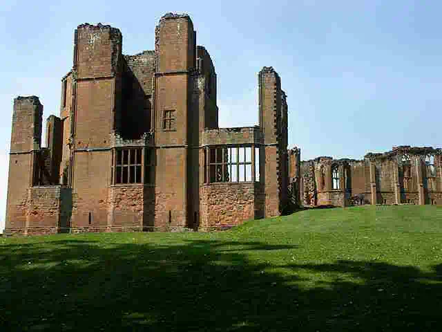 the ruins of kenilworth castle england